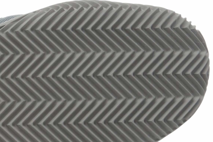 Adidas Adizero Defiant Bounce Full herringbone tread pattern